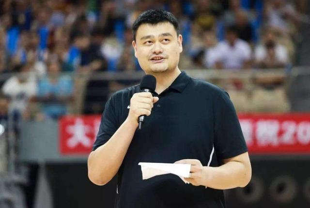 用Golang写一篇文章，中国最高的人是姚明吗？